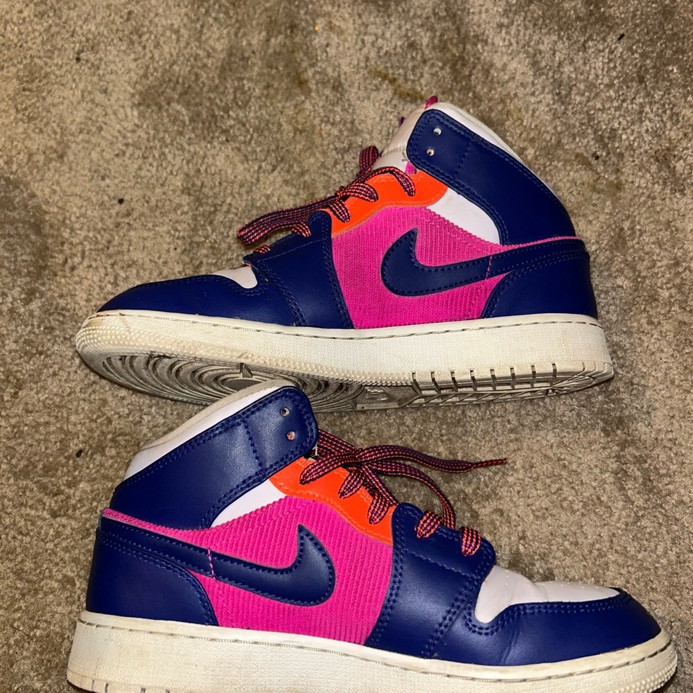 (GS) Air Jordan 1 Mid “Fire Pink” & “Barely Grape”